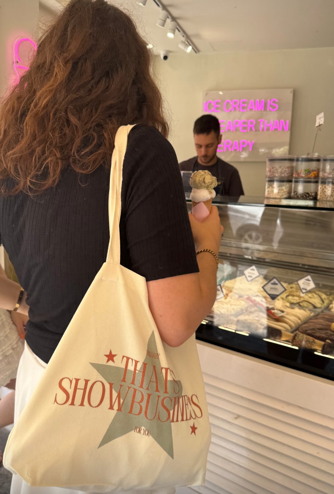 Showbusiness tote
